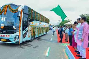 मुख्यमंत्री ने नई बसों को दिखाई हरी झण्डी, आरएसआरटीसी की 160 ब्लू लाइन एक्सप्रेस बसों का शुभारम्भ