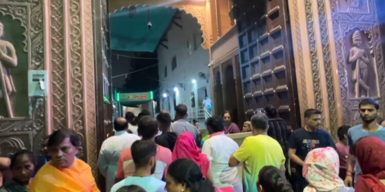 श्रीनाथजी का मंदिर में चन्द्र ग्रहण के दौरान हुए दर्शन, दान पुण्य व परिक्रमा, ग्रहण के दौरान मंदिर में दर्शन की विशेष व्यवस्था