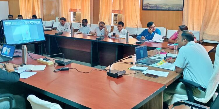 समीक्षा बैठक में संपर्क पोर्टल पर लंबित शिकायतों के समयबद्ध निस्तारण के निर्देश