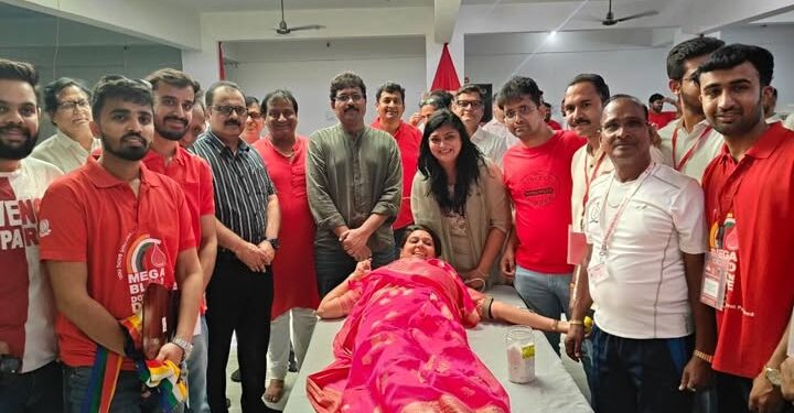 सेवा पखवाड़ा: विशाल रक्तदान शिविर में हुआ 200 यूनिट रक्तदान