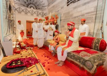 डॉ. लक्ष्यराज सिंह मेवाड़ ने परम्परानुसार मंत्रोच्चारण के साथ ऐतिहासिक अस्त्र-शस्त्रों का किया पूजन