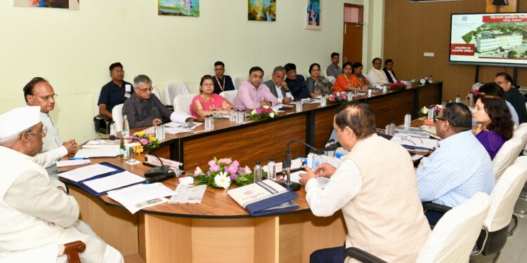 सुखाड़िया विश्वविद्यालय में राज्यपाल ने किया शिक्षकों और अधिकारियों से संवाद