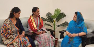 राज्य स्तरीय ओपन राइफल शूटिंग प्रतियोगिता में गोल्ड मेडलिस्ट नंदिनी ने की सांसद से भेंट