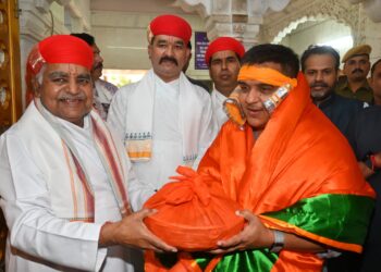 गुजरात के उपमुख्यमंत्री हर्ष संघवी ने किए श्रीनाथजी के दर्शन