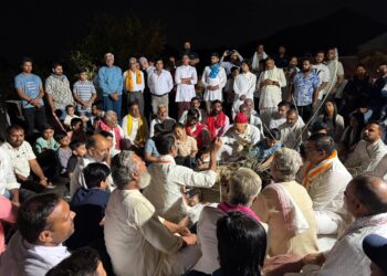 गौमाता की मोर पंख पटिया बनाने तथा हीड गायन की परम्परा का श्रीजी गौशाला में शुभारंभ