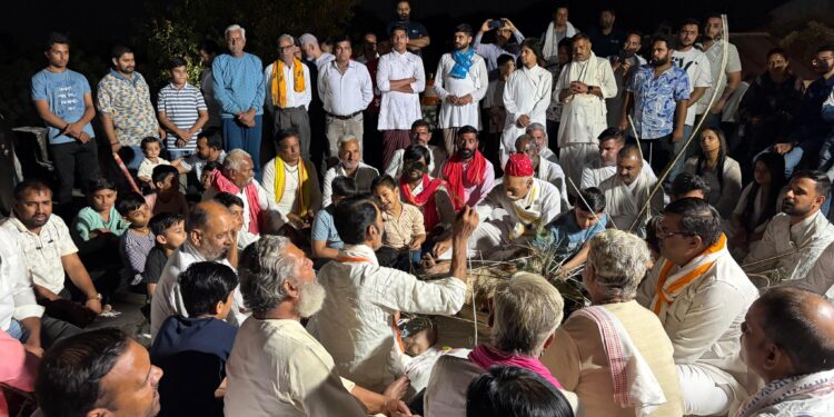 गौमाता की मोर पंख पटिया बनाने तथा हीड गायन की परम्परा का श्रीजी गौशाला में शुभारंभ