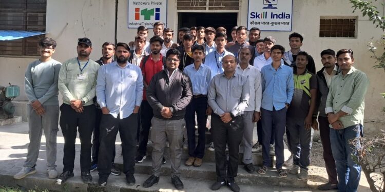आईटीआई के 28 विद्यार्थियों का जीनस पॉवर इन्फ्रास्ट्रक्चर्स लिमिटेड में चयन