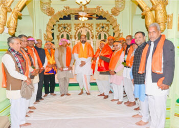 राष्ट्रीय स्वयंसेवक संघ के स्वयंसेवको ने प्रभु श्रीनाथजी की मंगला आरती के किए दर्शन