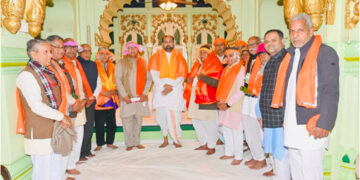 राष्ट्रीय स्वयंसेवक संघ के स्वयंसेवको ने प्रभु श्रीनाथजी की मंगला आरती के किए दर्शन